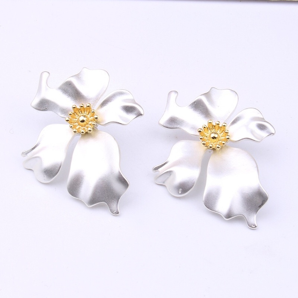 New silver flower earrings